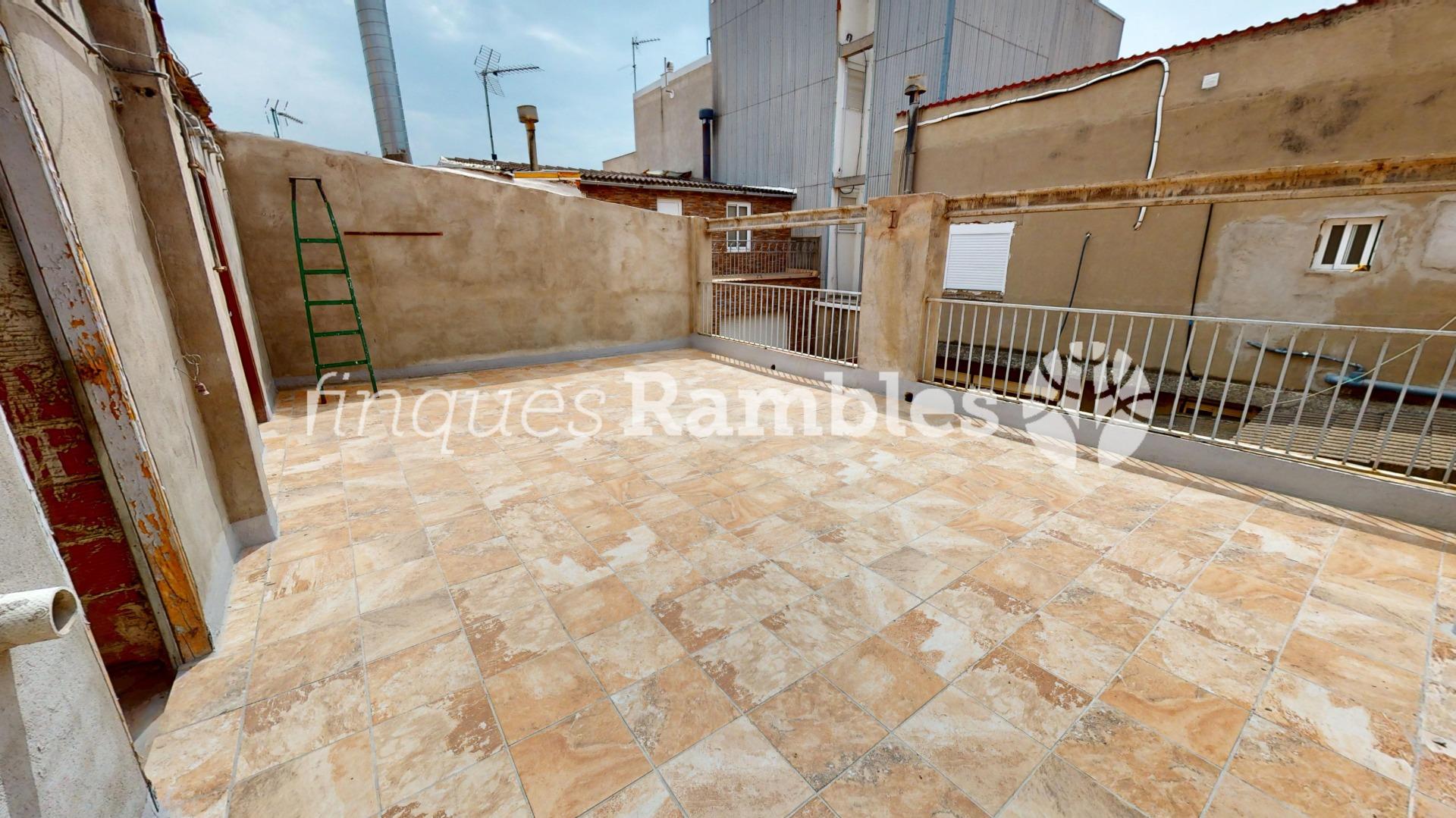 Casa con gran garaje, terraza reformada y múltiples espacios en Vilanova del Camí – 1 Casa con gran garaje, terraza reformada y múltiples espacios en Vilanova del Camí