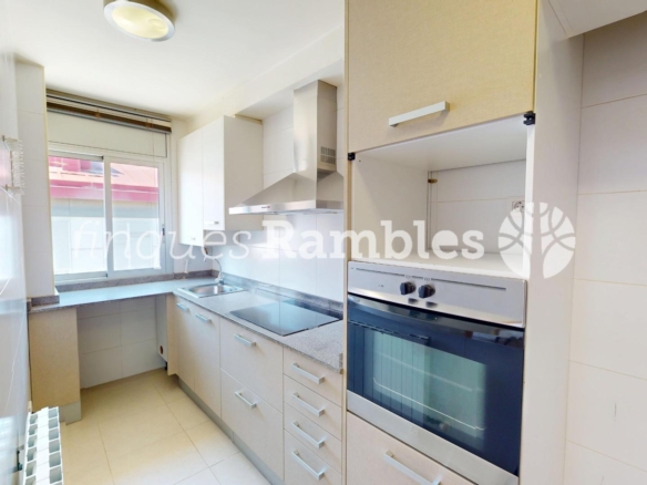 PISO PRÁCTICAMENTE NUEVO, EN LA TRANQUILA ZONA DEL BARRI SANT PERE