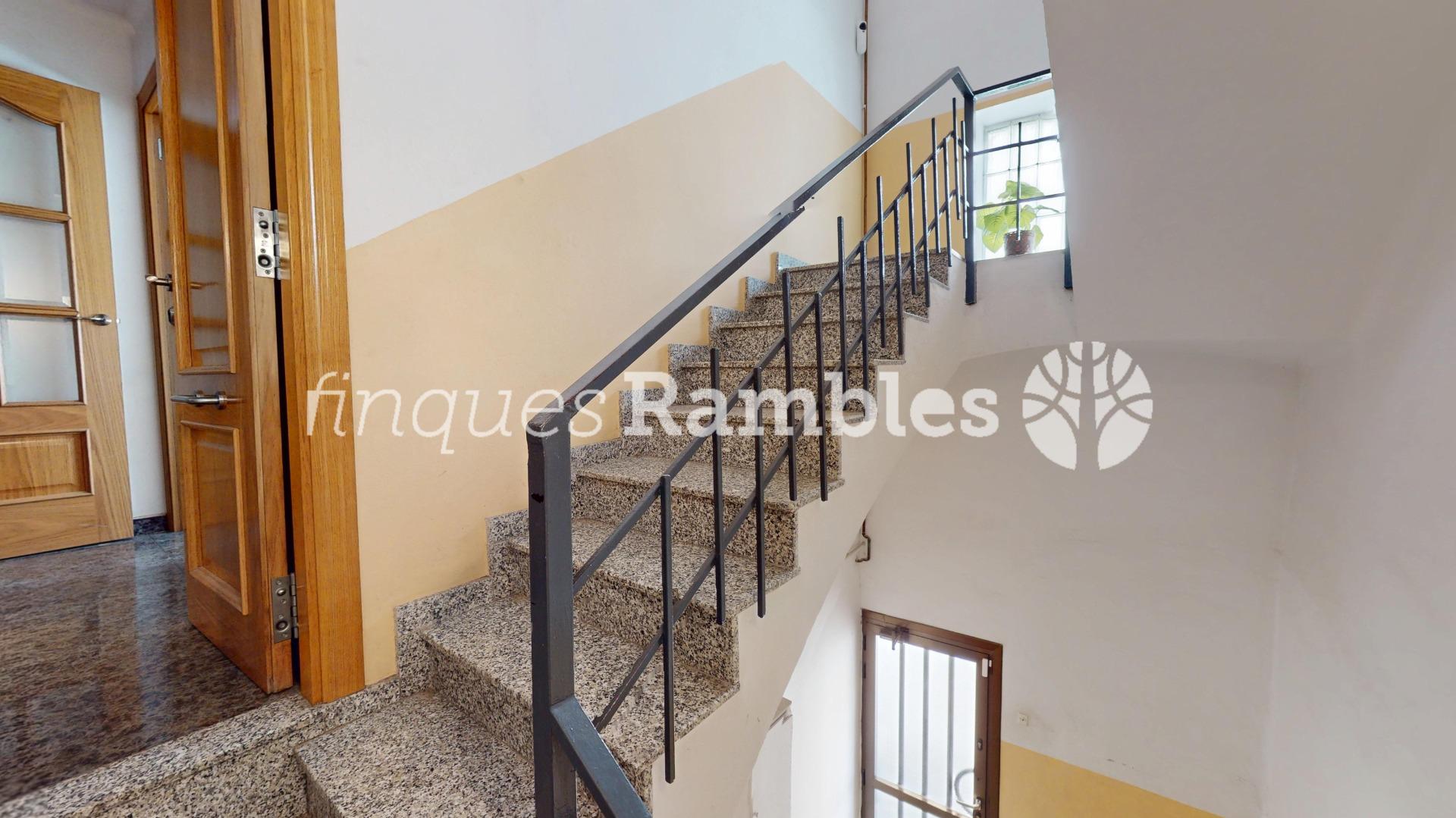 Casa con gran garaje, terraza reformada y múltiples espacios en Vilanova del Camí – 12 Casa con gran garaje, terraza reformada y múltiples espacios en Vilanova del Camí