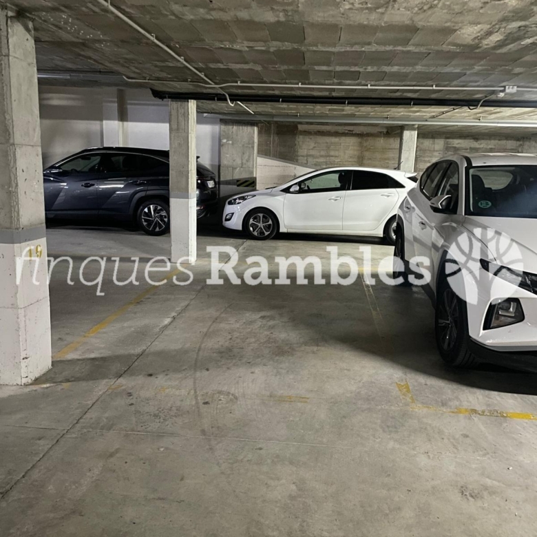 PISO PRÁCTICAMENTE NUEVO, EN LA TRANQUILA ZONA DEL BARRI SANT PERE