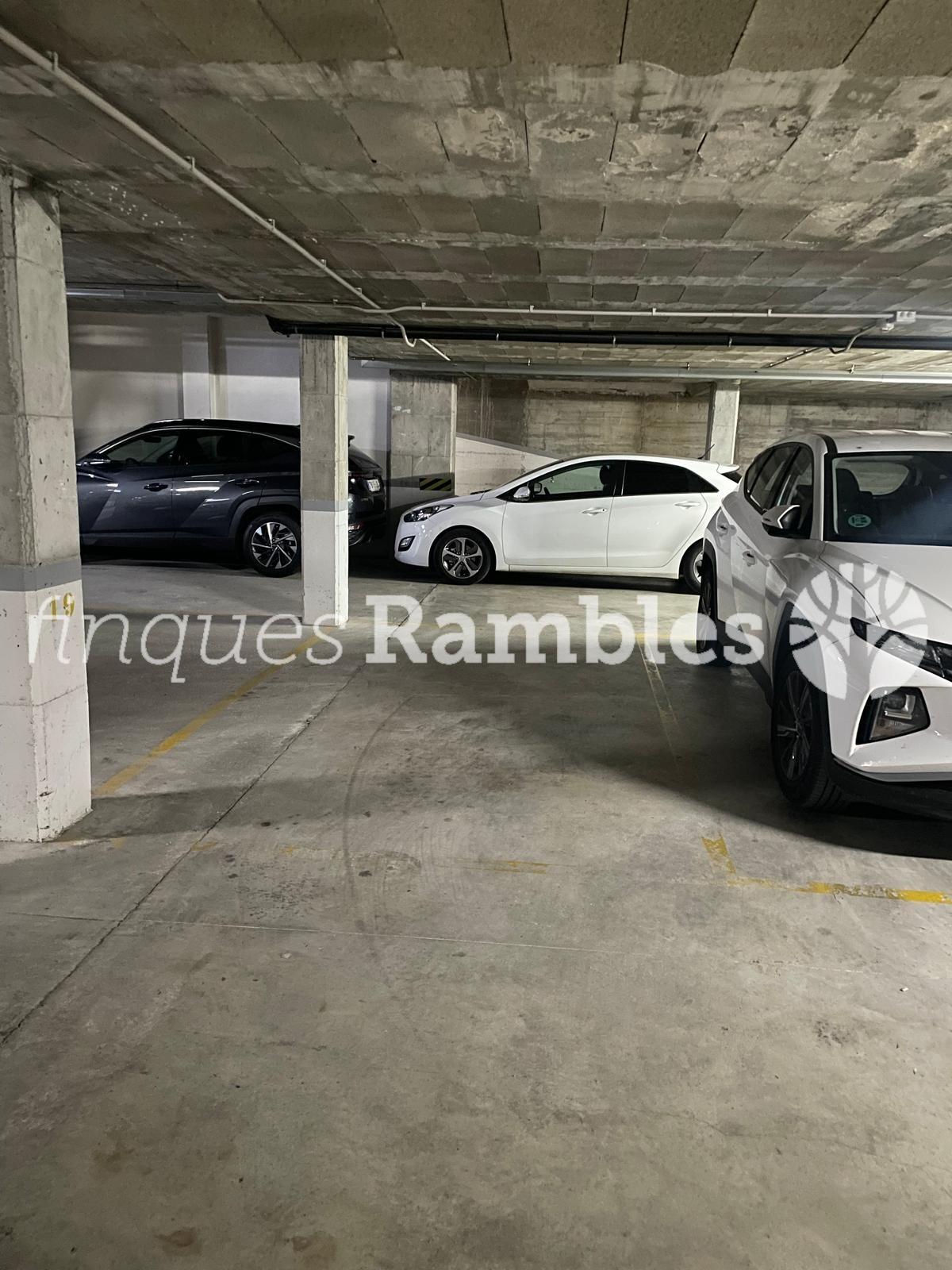 PISO PRÁCTICAMENTE NUEVO, EN LA TRANQUILA ZONA DEL BARRI SANT PERE