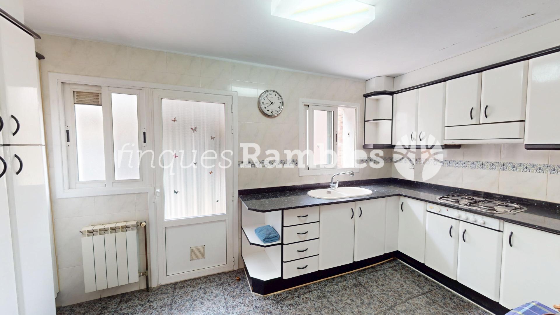 Casa con gran garaje, terraza reformada y múltiples espacios en Vilanova del Camí – 3 Casa con gran garaje, terraza reformada y múltiples espacios en Vilanova del Camí