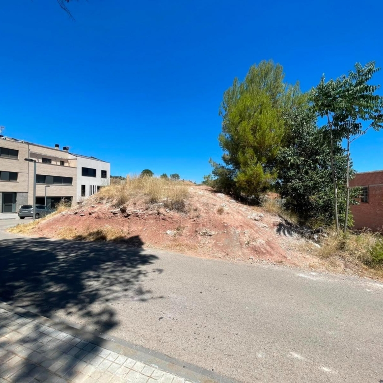 Terreny Urbà amb gran potencial edificatori al centre de Sant Martí de Tous