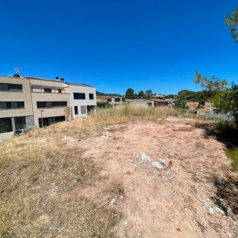 Terreny Urbà amb gran potencial edificatori al centre de Sant Martí de Tous