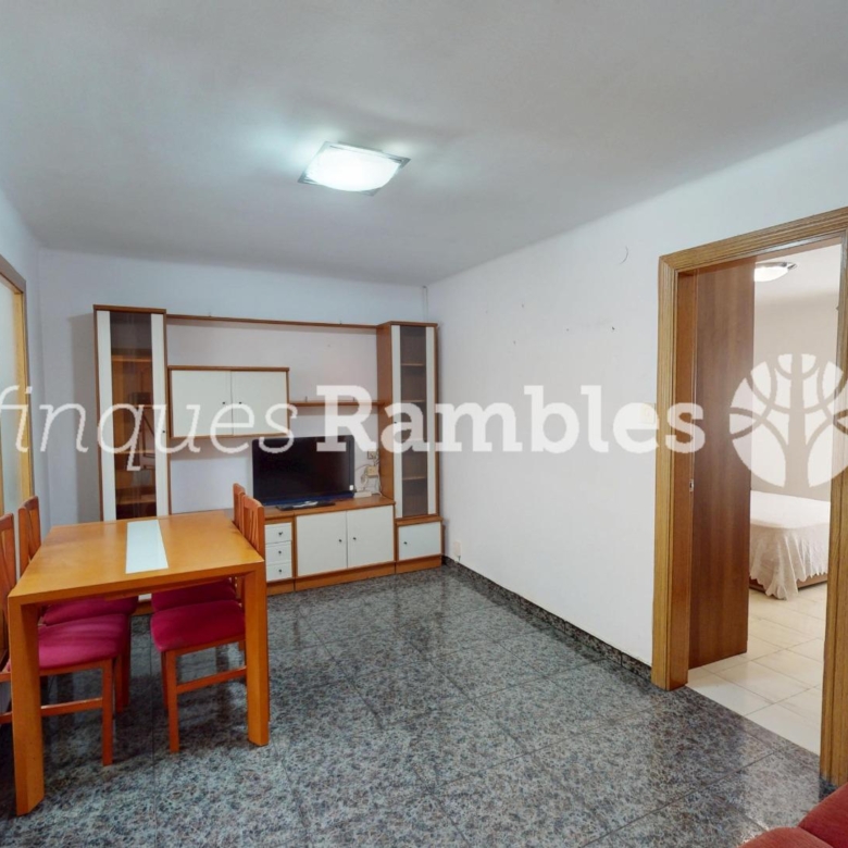 Casa con gran garaje, terraza reformada y múltiples espacios en Vilanova del Camí