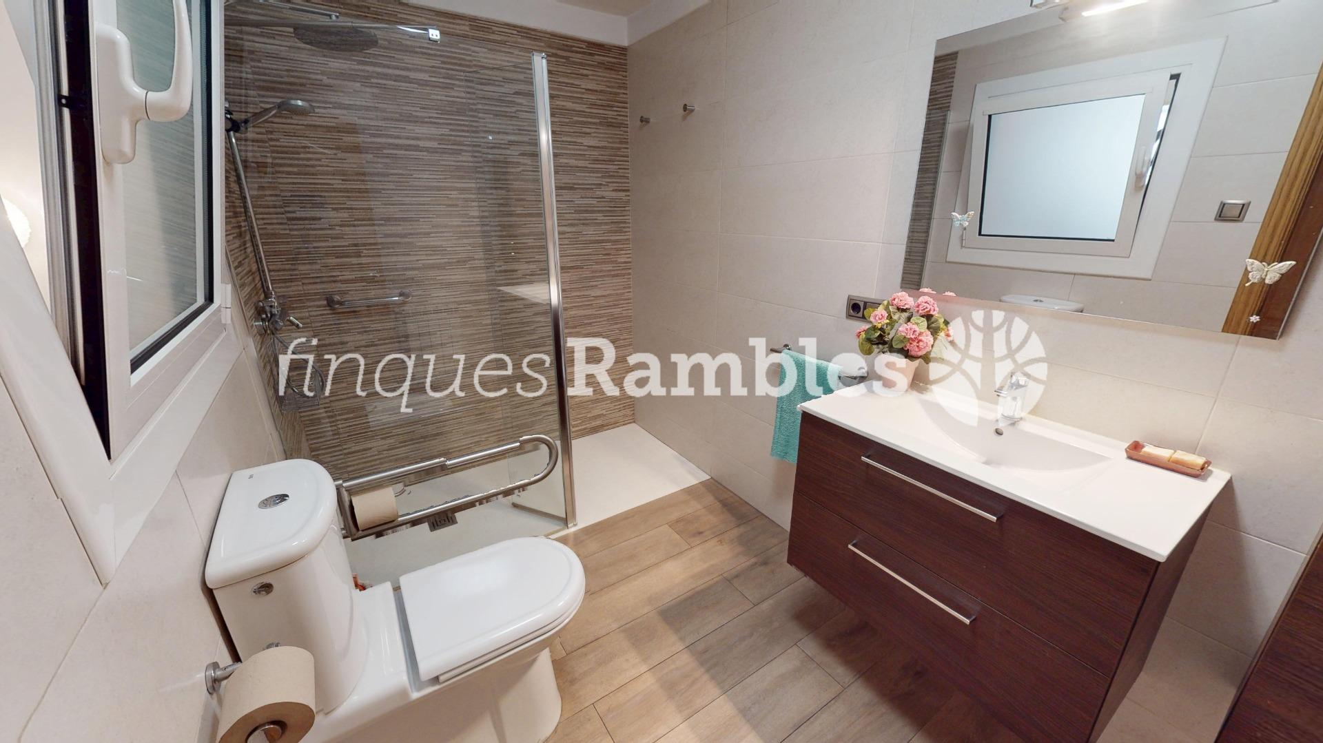Casa con gran garaje, terraza reformada y múltiples espacios en Vilanova del Camí – 8 Casa con gran garaje, terraza reformada y múltiples espacios en Vilanova del Camí