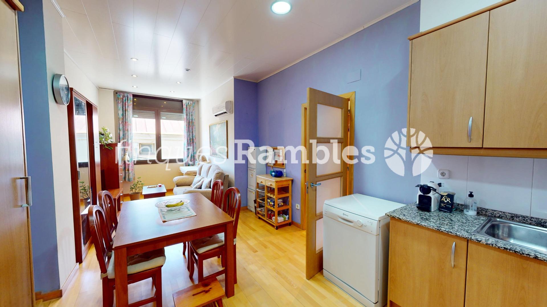 Acollidor pis de 2 habitacions amb plaça d’aparcament a Igualada.