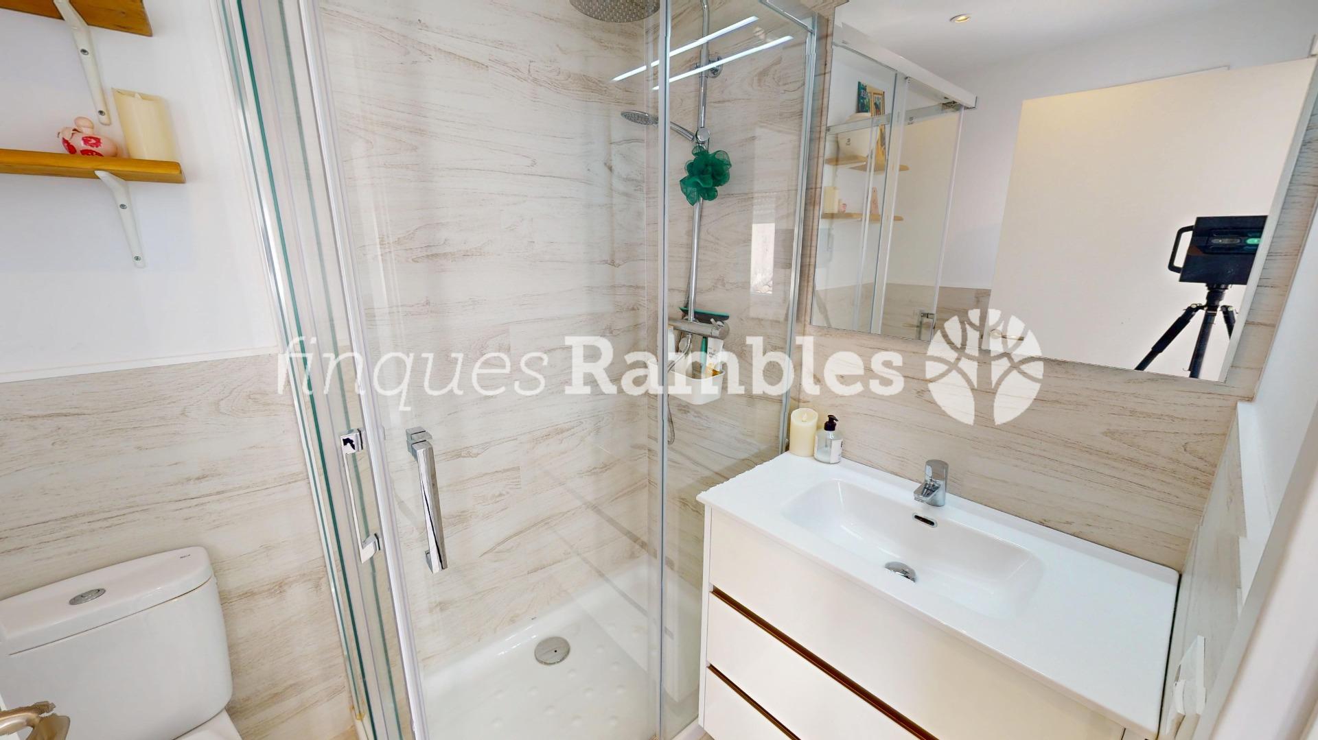 ESPECTACULAR ÀTIC, AMB DUES TERRASSES PRIVADES! – 15 ESPECTACULAR ÀTIC, AMB DUES TERRASSES PRIVADES!