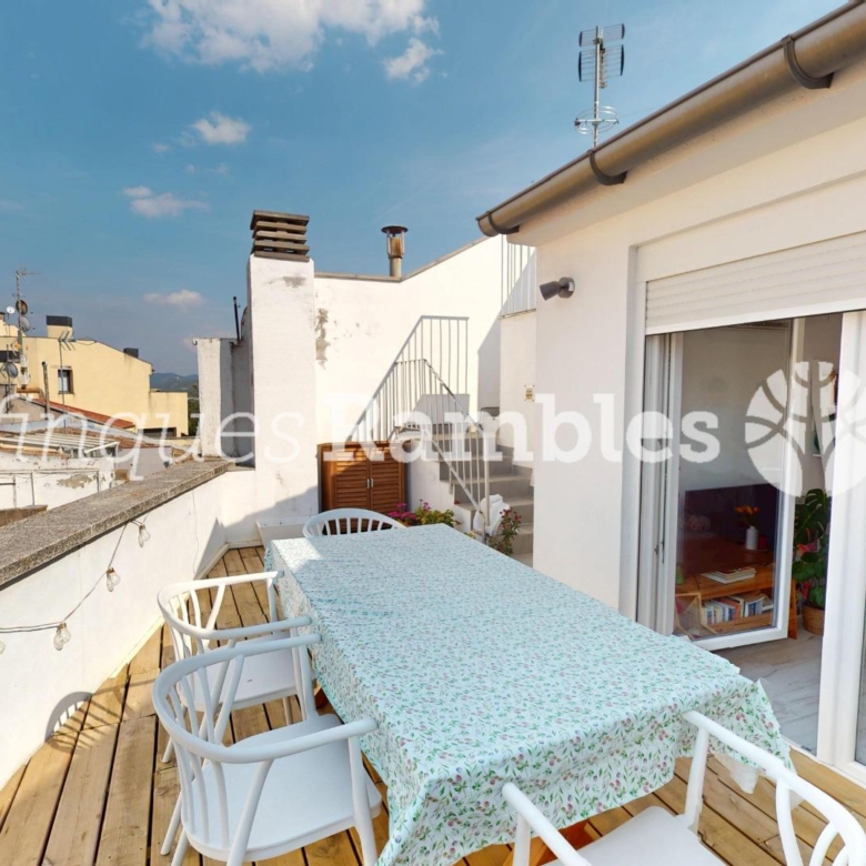 ESPECTACULAR ÀTIC, AMB DUES TERRASSES PRIVADES!