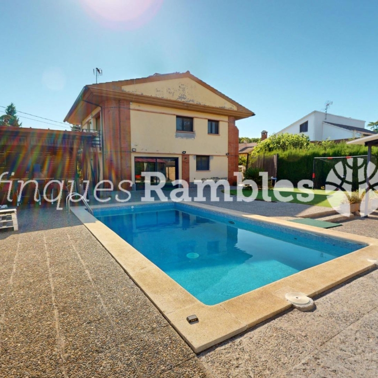 Chalet – La Torre de Claramunt (El xaro 2)