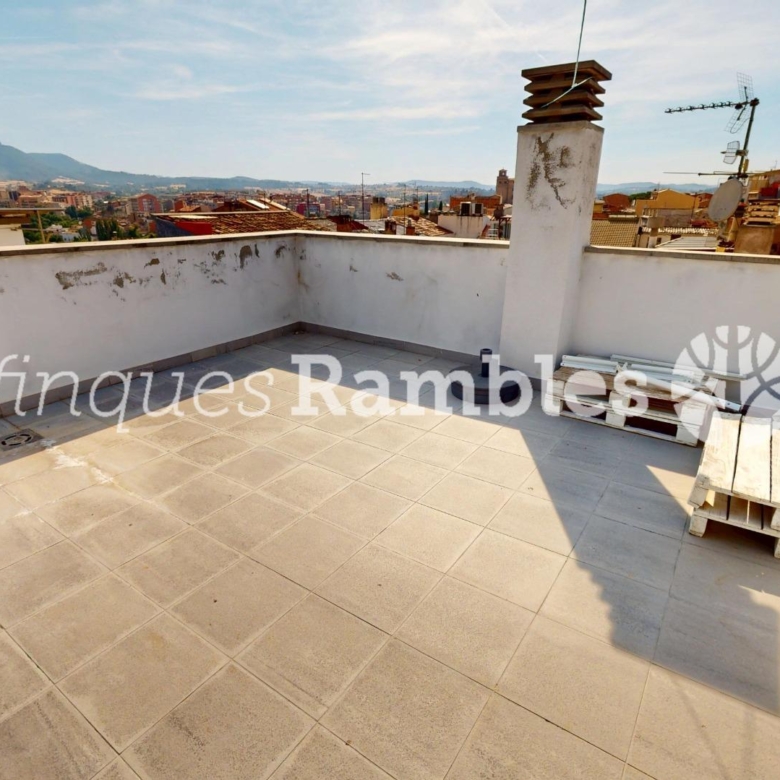 ESPECTACULAR ÀTIC, AMB DUES TERRASSES PRIVADES!