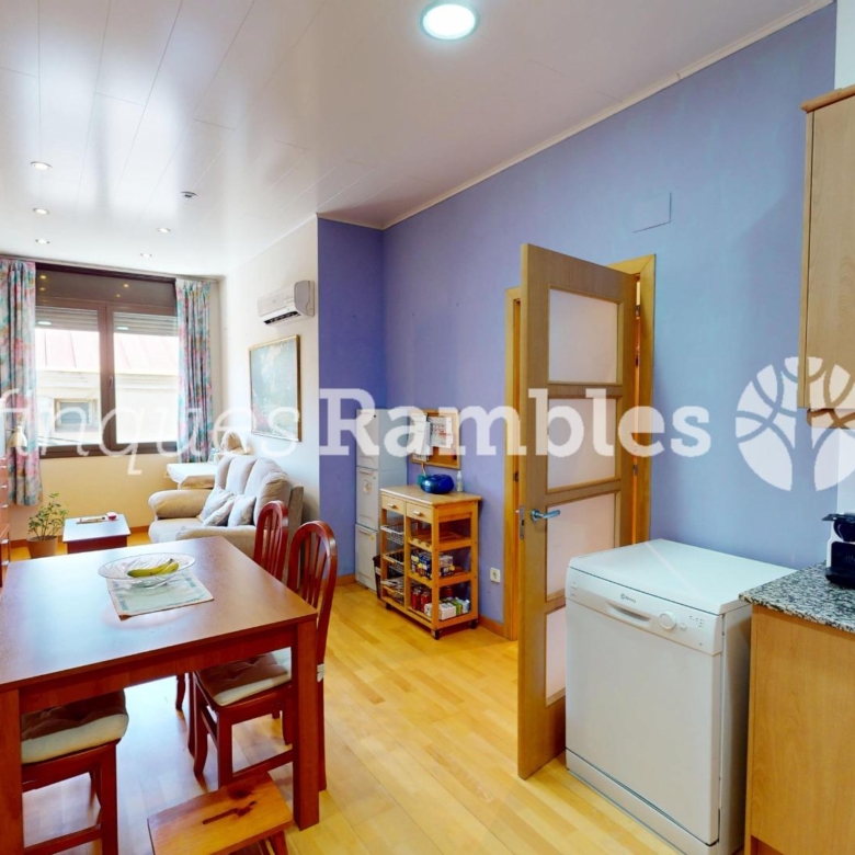Acollidor pis de 2 habitacions amb plaça d’aparcament a Igualada.