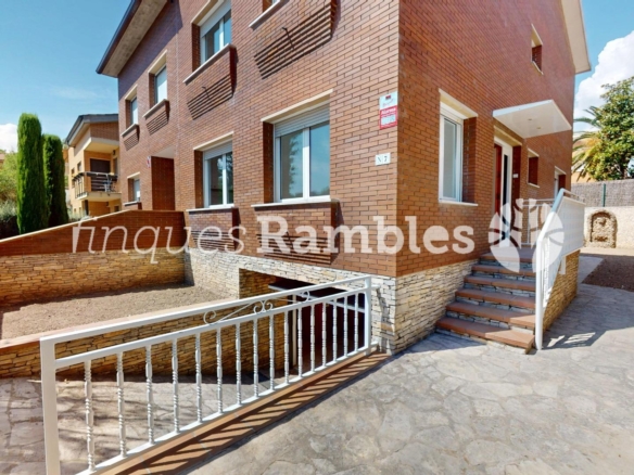 CASA EN VENTA A LES COMES, IMMILLORABLE UBICACIO!!!