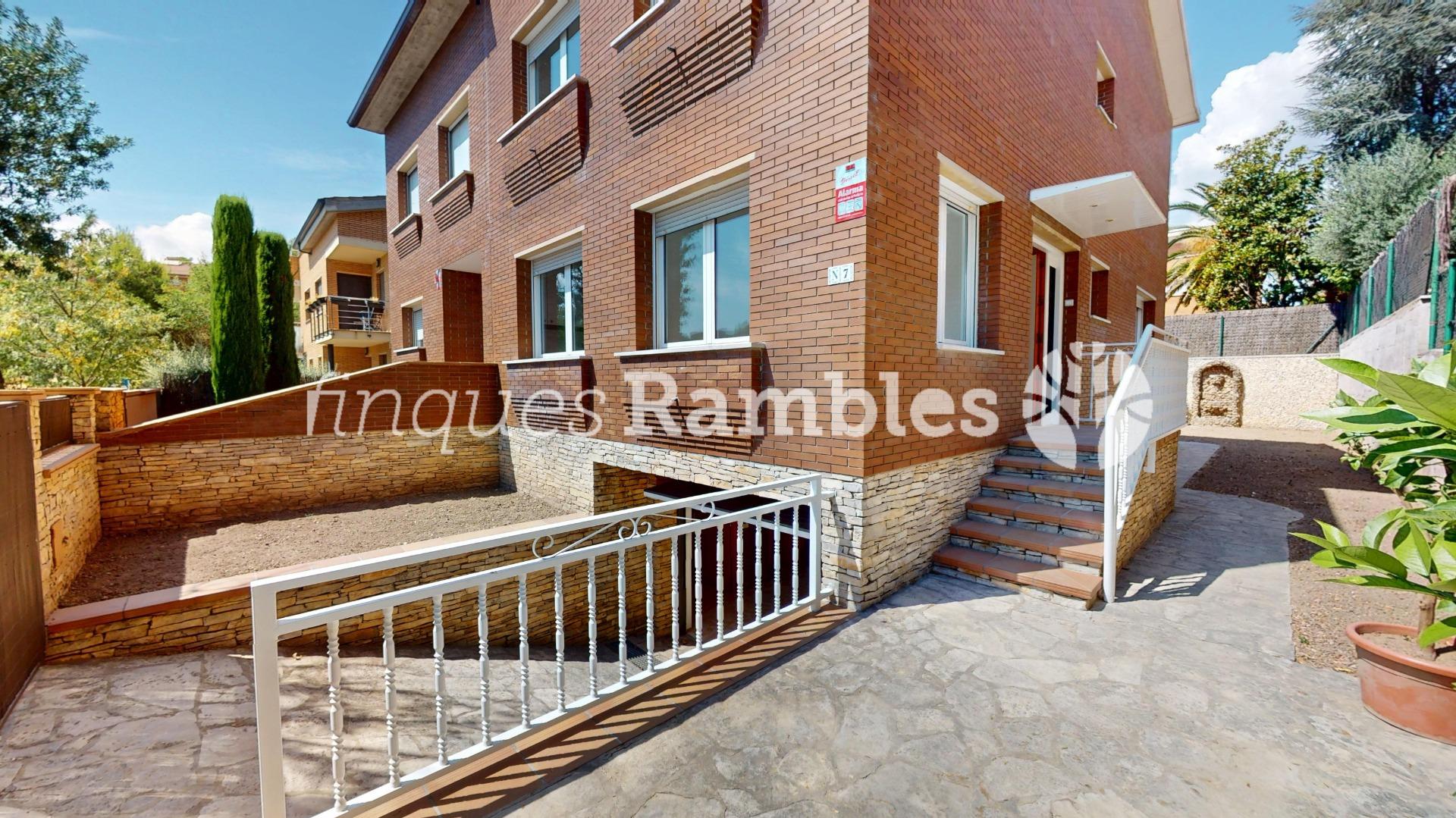 CASA EN VENTA A LES COMES, IMMILLORABLE UBICACIO!!!
