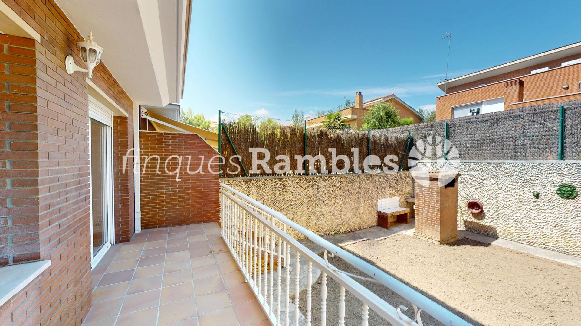 CASA EN VENTA A LES COMES, IMMILLORABLE UBICACIO!!!