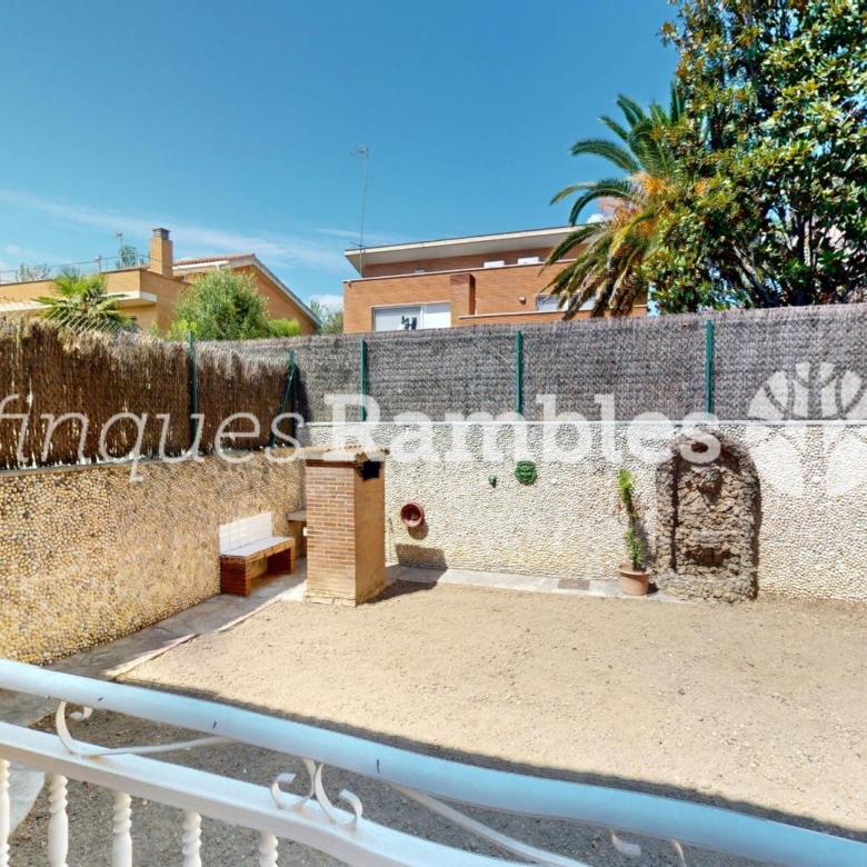 CASA EN VENTA A LES COMES, IMMILLORABLE UBICACIO!!!