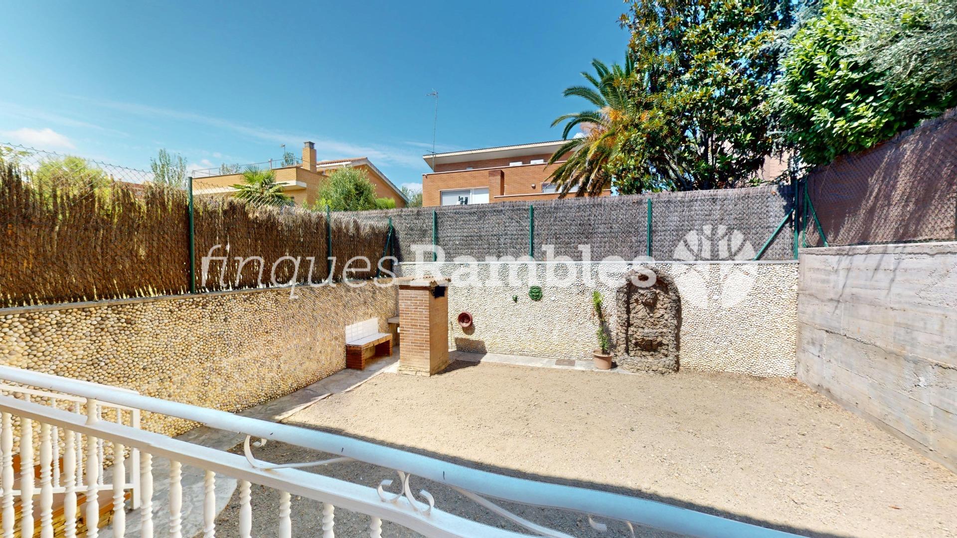 CASA EN VENTA A LES COMES, IMMILLORABLE UBICACIO!!!