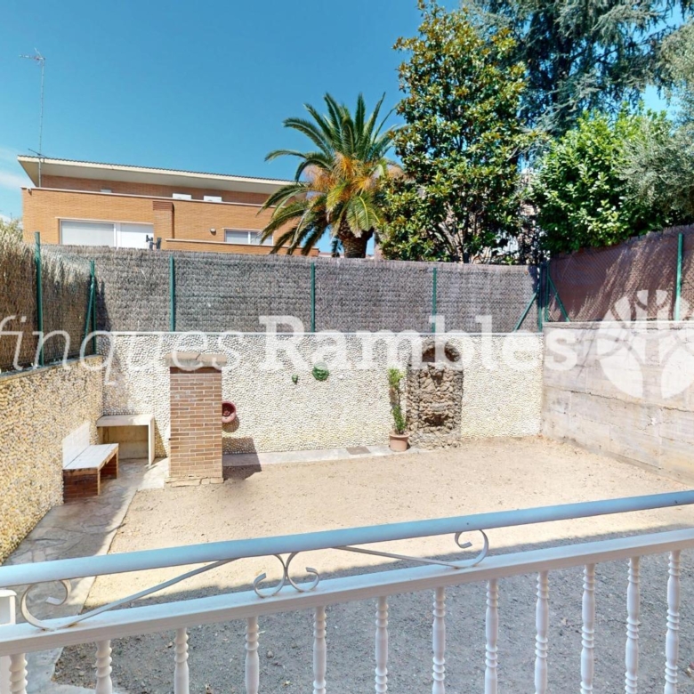CASA EN VENTA A LES COMES, IMMILLORABLE UBICACIO!!!