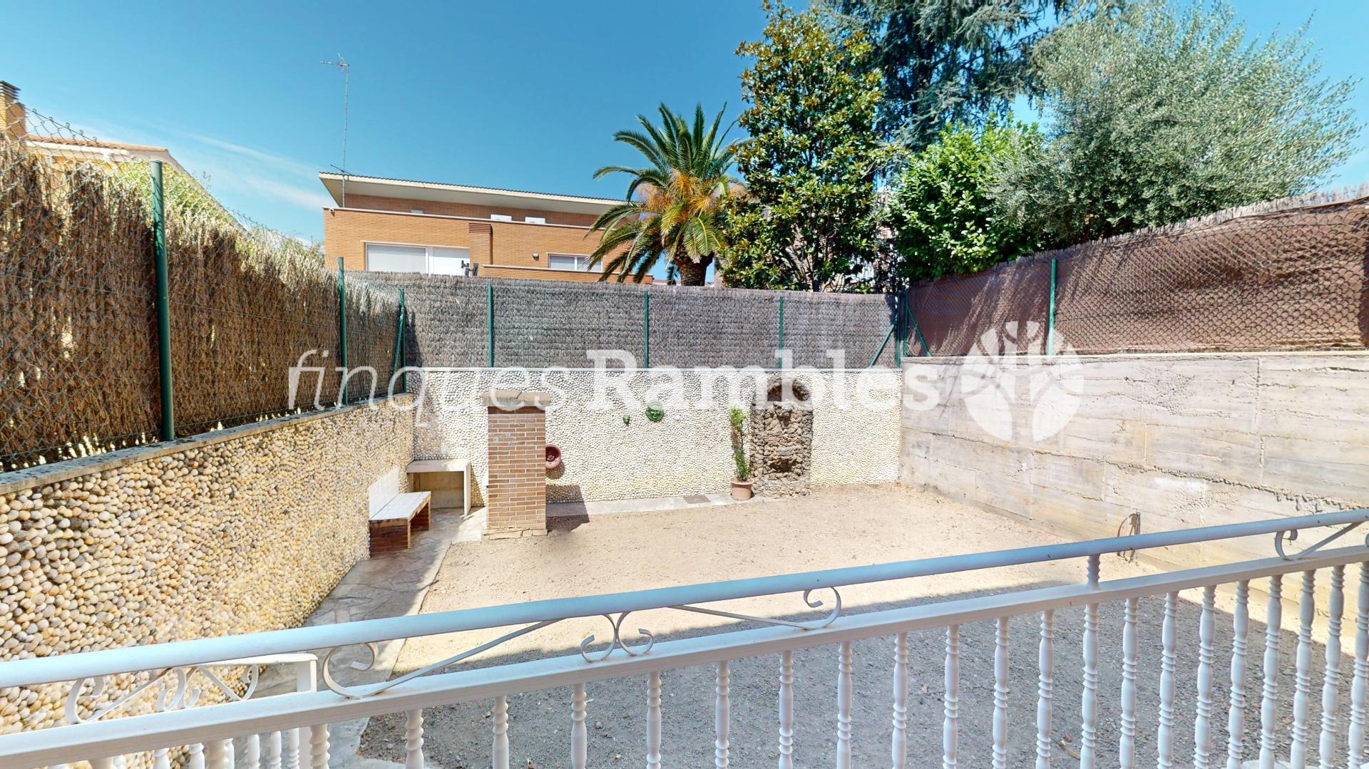 CASA EN VENTA A LES COMES, IMMILLORABLE UBICACIO!!!