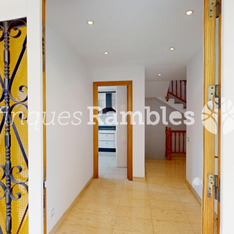 CASA EN VENTA A LES COMES, IMMILLORABLE UBICACIO!!!