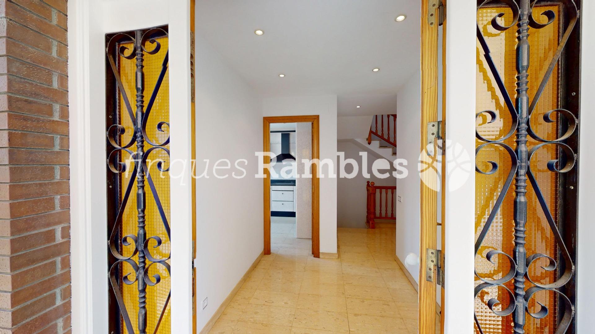 CASA EN VENTA A LES COMES, IMMILLORABLE UBICACIO!!!