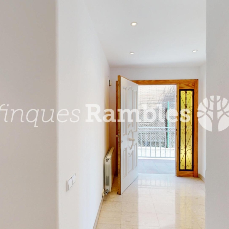 CASA EN VENTA A LES COMES, IMMILLORABLE UBICACIO!!!