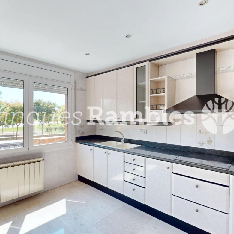 CASA EN VENTA A LES COMES, IMMILLORABLE UBICACIO!!!