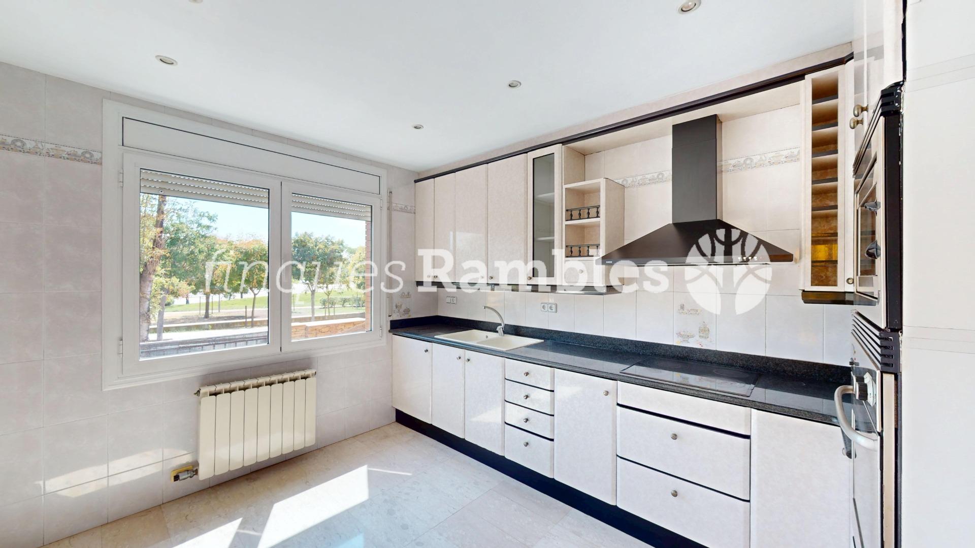 CASA EN VENTA A LES COMES, IMMILLORABLE UBICACIO!!!
