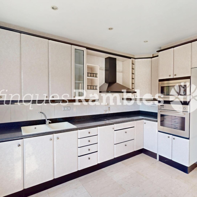 CASA EN VENTA A LES COMES, IMMILLORABLE UBICACIO!!!