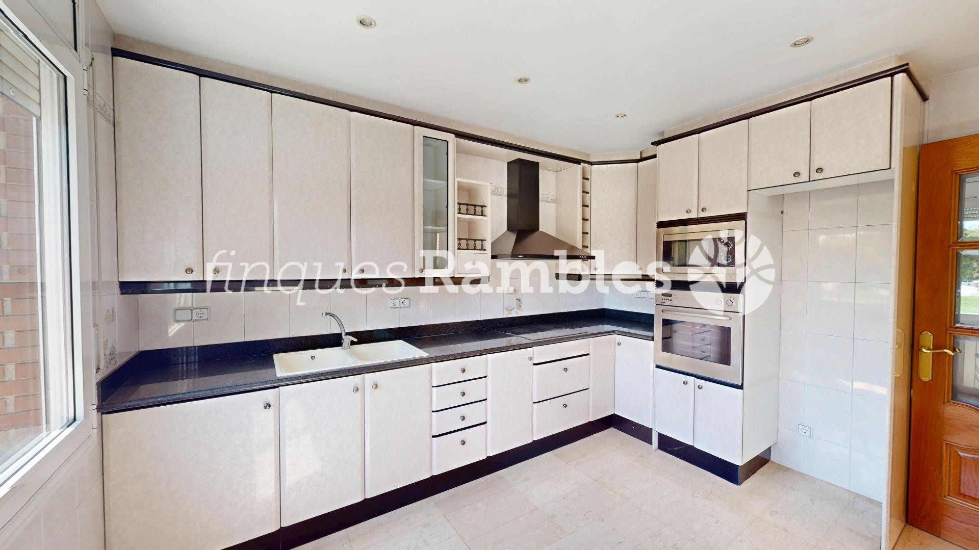 CASA EN VENTA A LES COMES, IMMILLORABLE UBICACIO!!!
