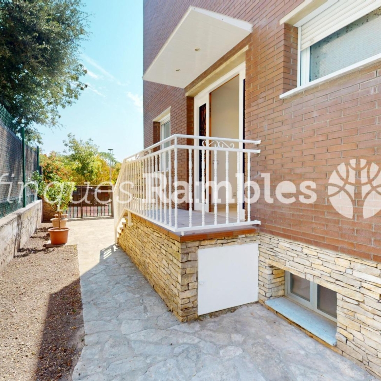 CASA EN VENTA A LES COMES, IMMILLORABLE UBICACIO!!!