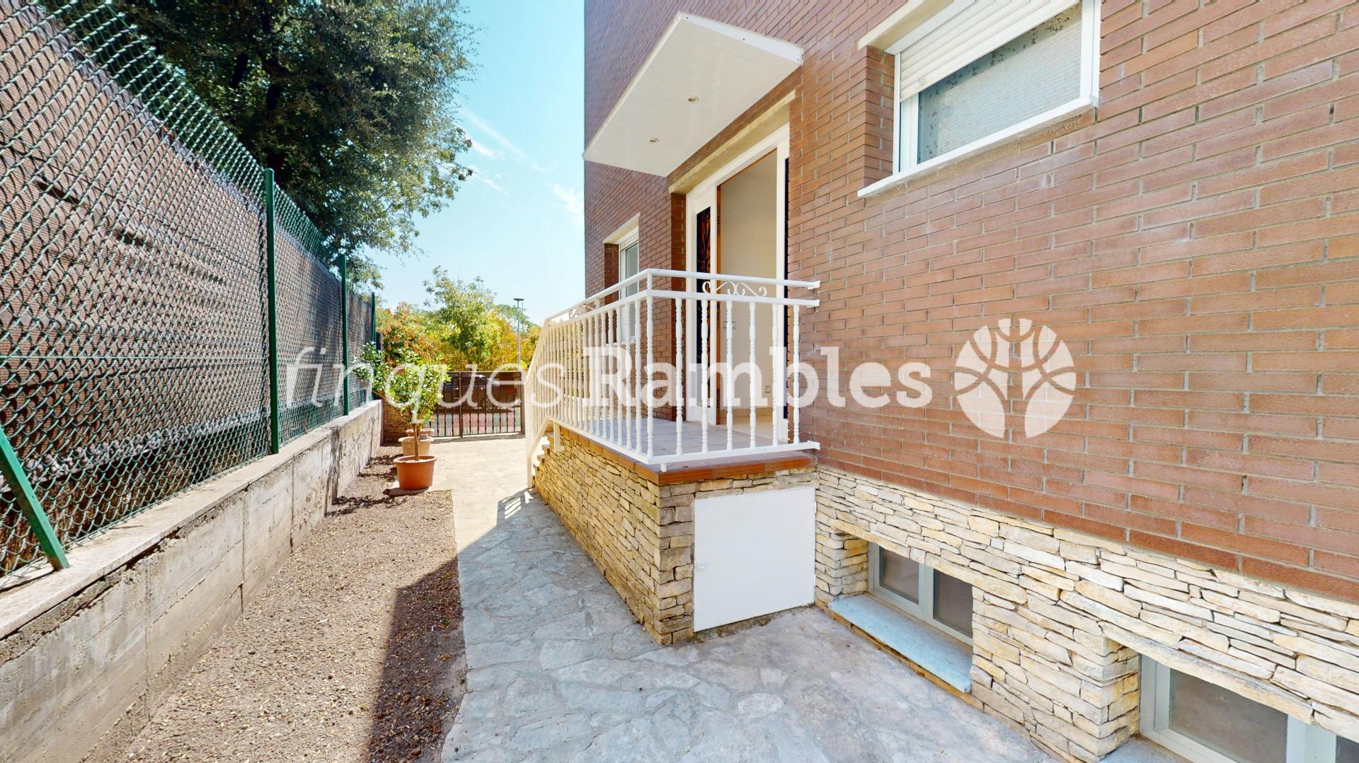 CASA EN VENTA A LES COMES, IMMILLORABLE UBICACIO!!!