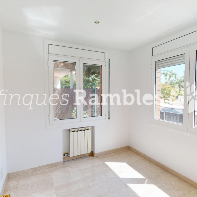 CASA EN VENTA A LES COMES, IMMILLORABLE UBICACIO!!!
