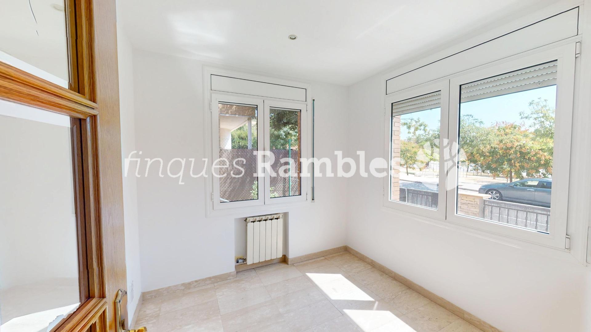 CASA EN VENTA A LES COMES, IMMILLORABLE UBICACIO!!!