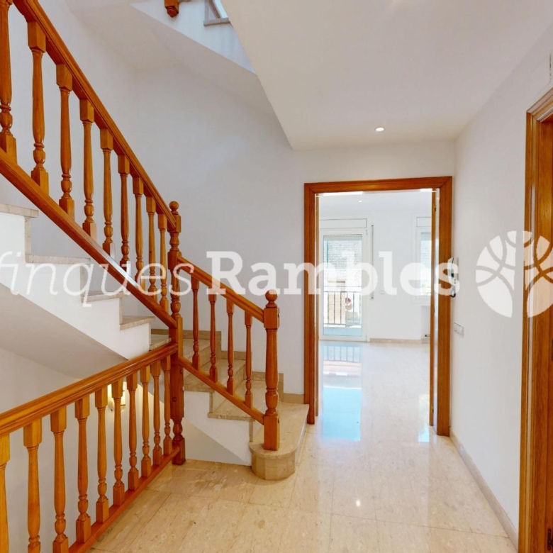 CASA EN VENTA A LES COMES, IMMILLORABLE UBICACIO!!!
