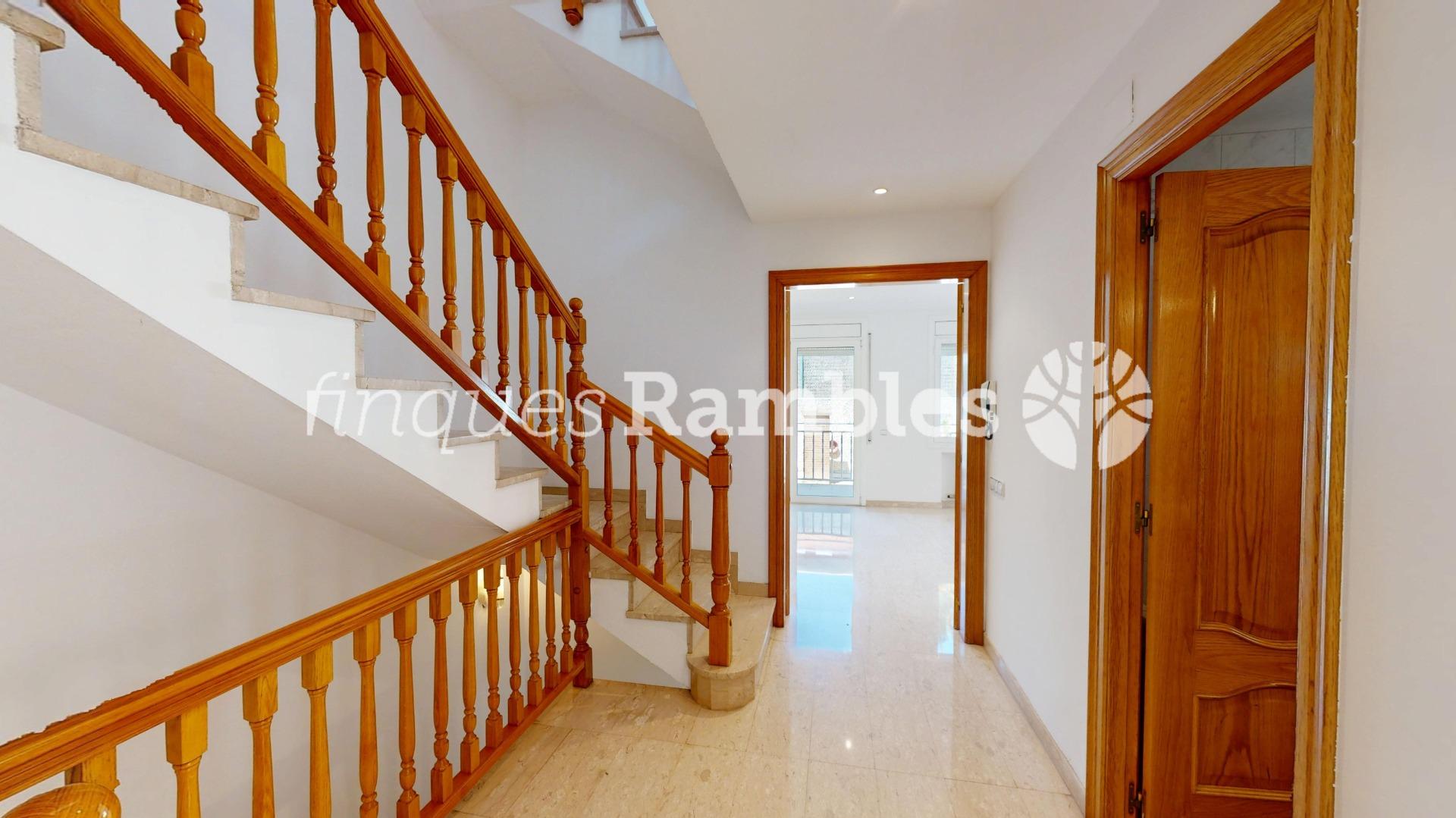 CASA EN VENTA A LES COMES, IMMILLORABLE UBICACIO!!!