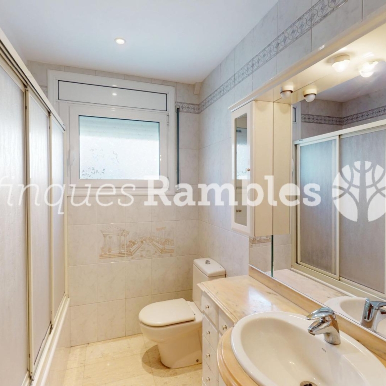 CASA EN VENTA A LES COMES, IMMILLORABLE UBICACIO!!!