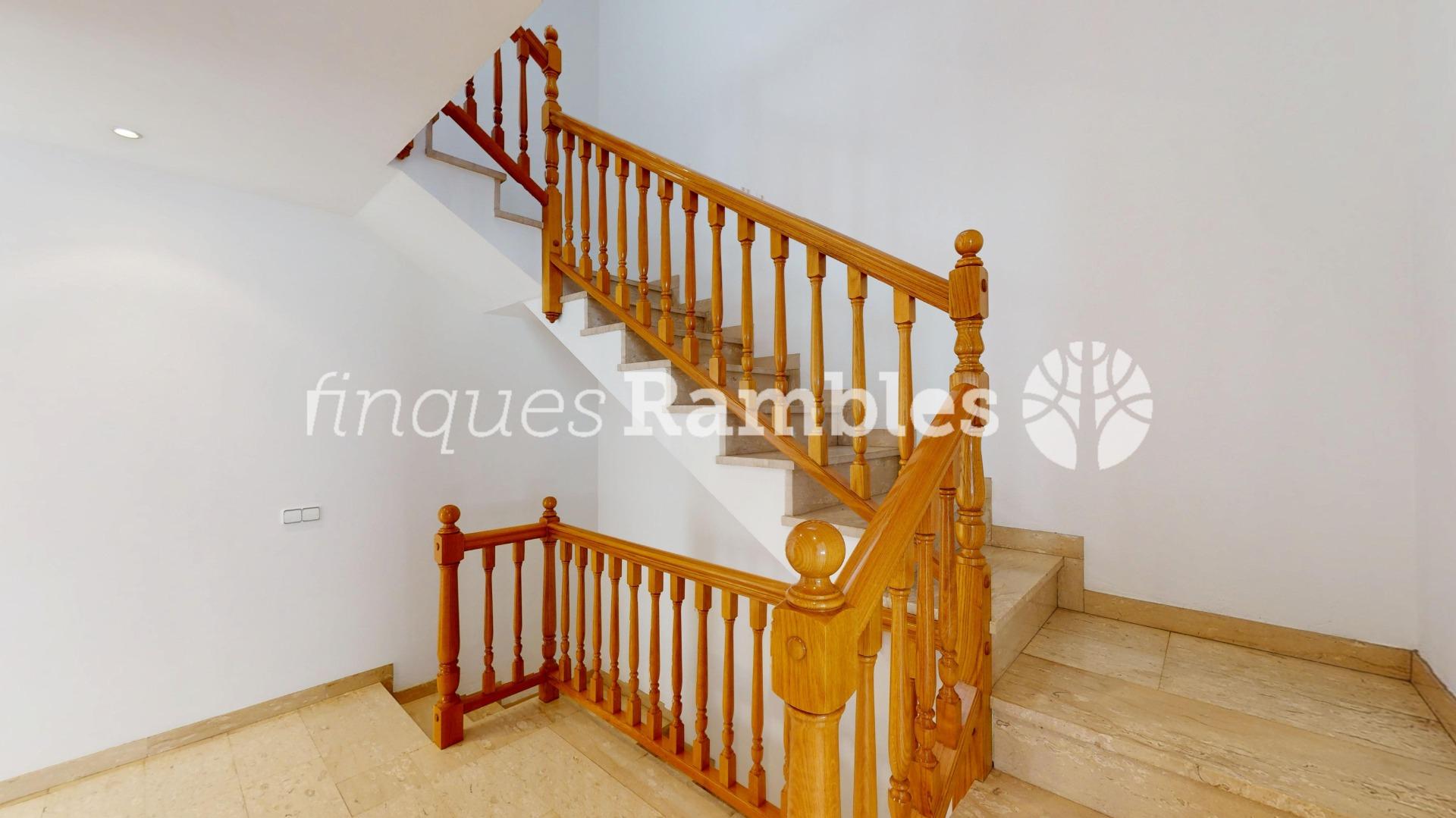 CASA EN VENTA A LES COMES, IMMILLORABLE UBICACIO!!!