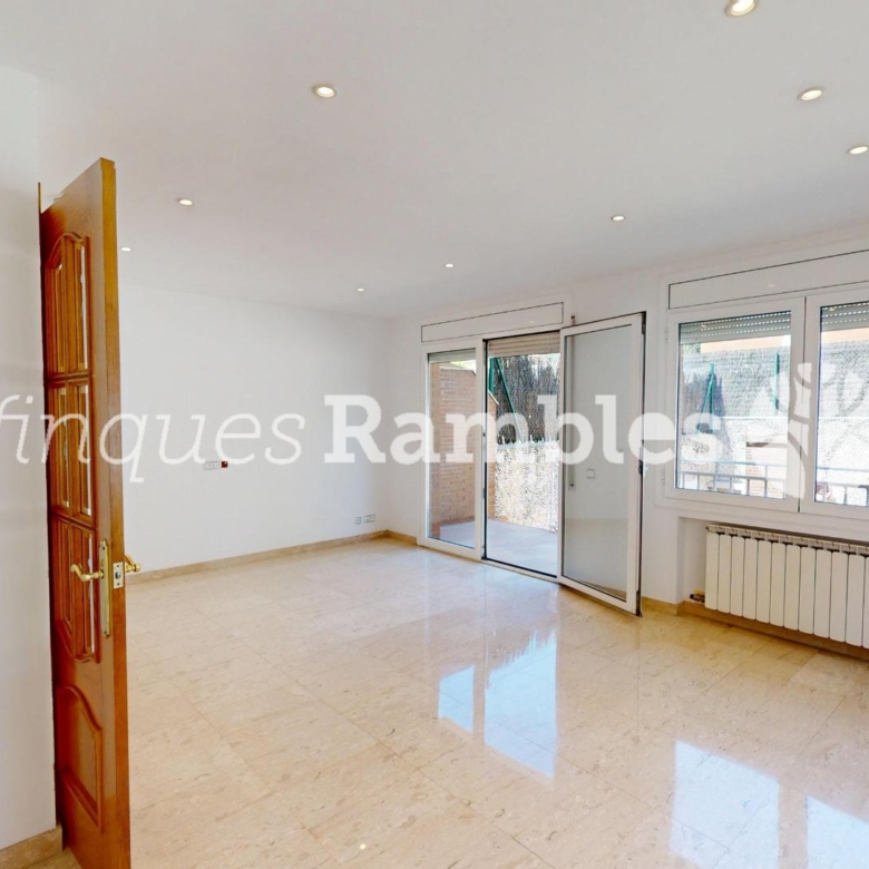 CASA EN VENTA A LES COMES, IMMILLORABLE UBICACIO!!!