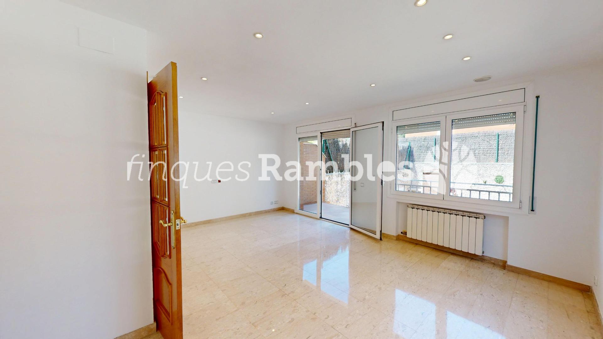 CASA EN VENTA A LES COMES, IMMILLORABLE UBICACIO!!!