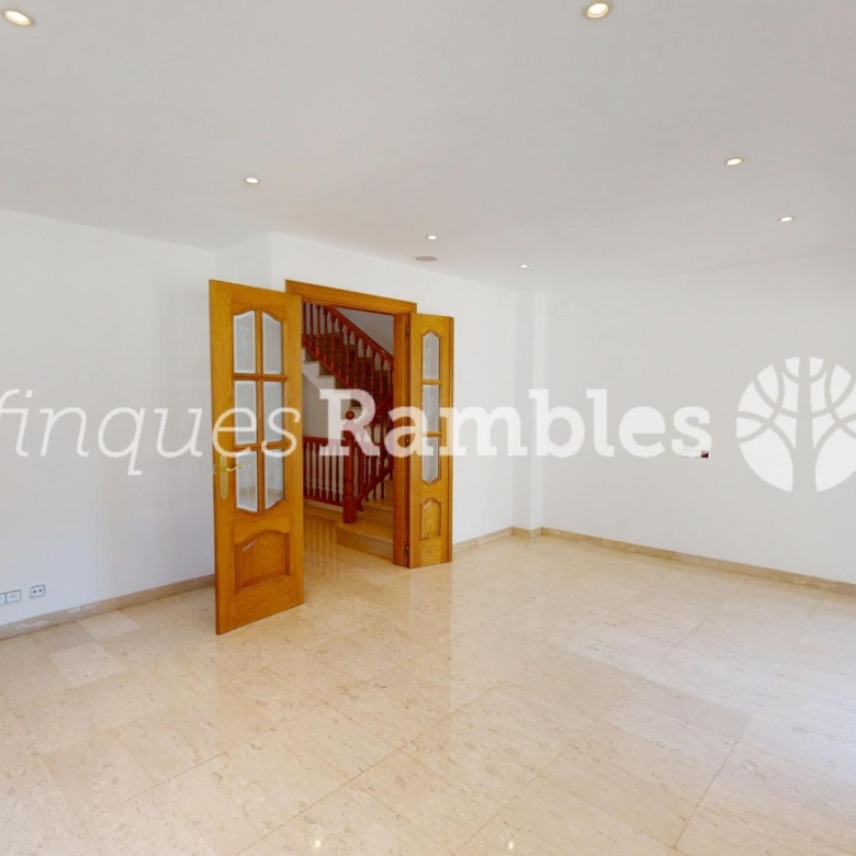 CASA EN VENTA A LES COMES, IMMILLORABLE UBICACIO!!!