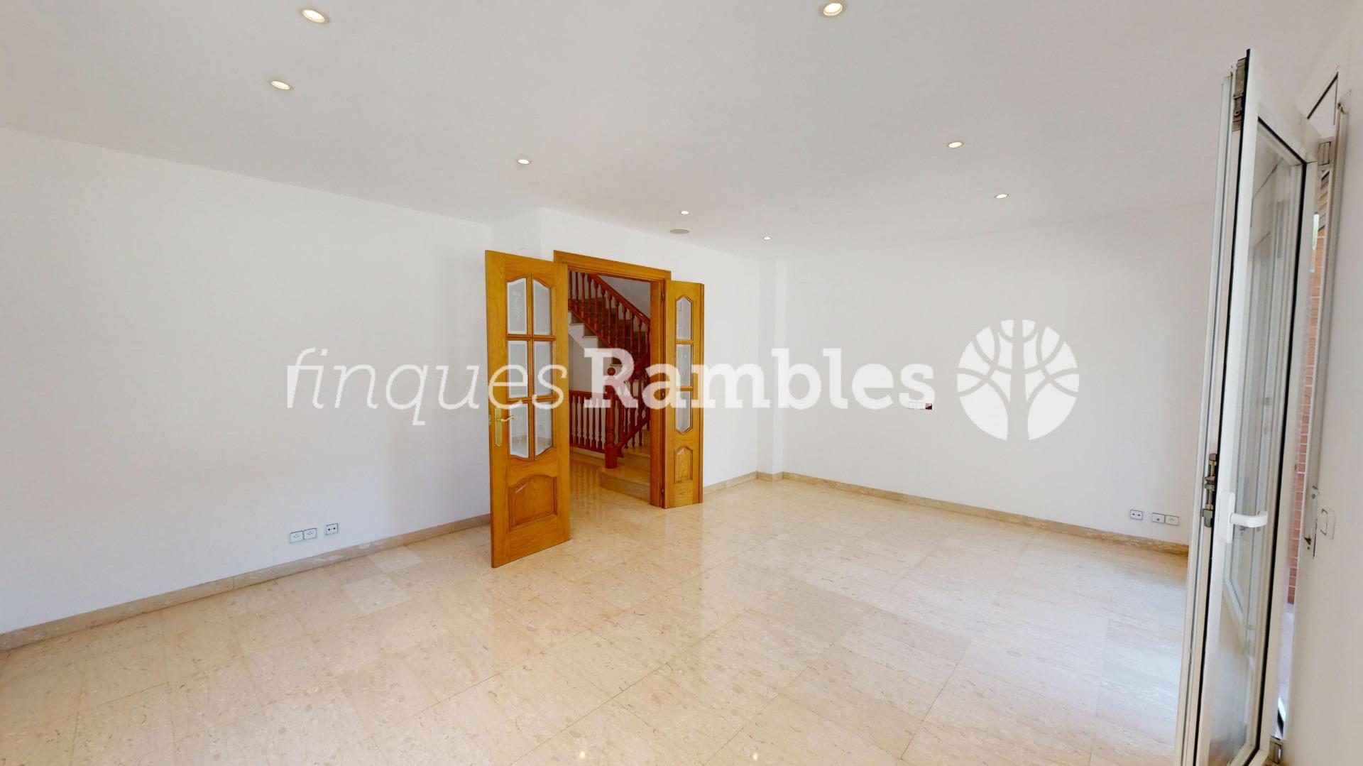 CASA EN VENTA A LES COMES, IMMILLORABLE UBICACIO!!!