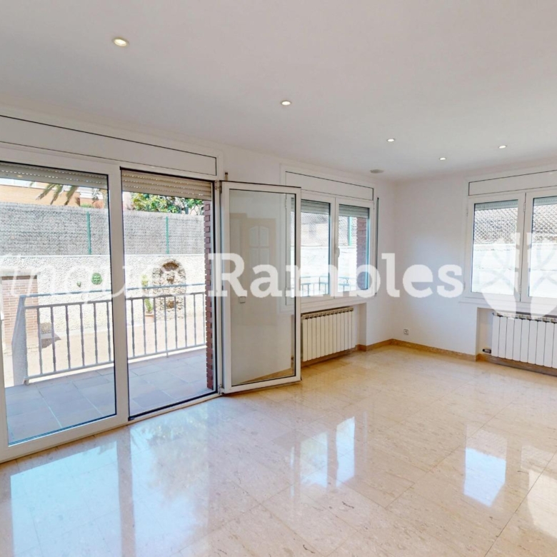 CASA EN VENTA A LES COMES, IMMILLORABLE UBICACIO!!!