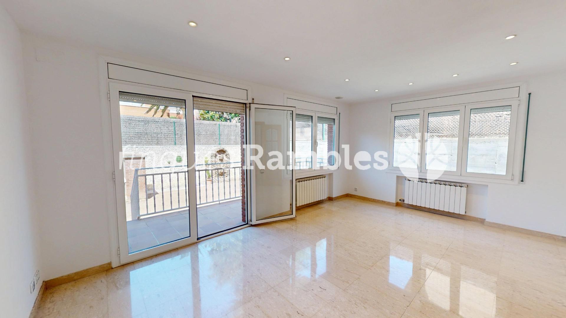 CASA EN VENTA A LES COMES, IMMILLORABLE UBICACIO!!!