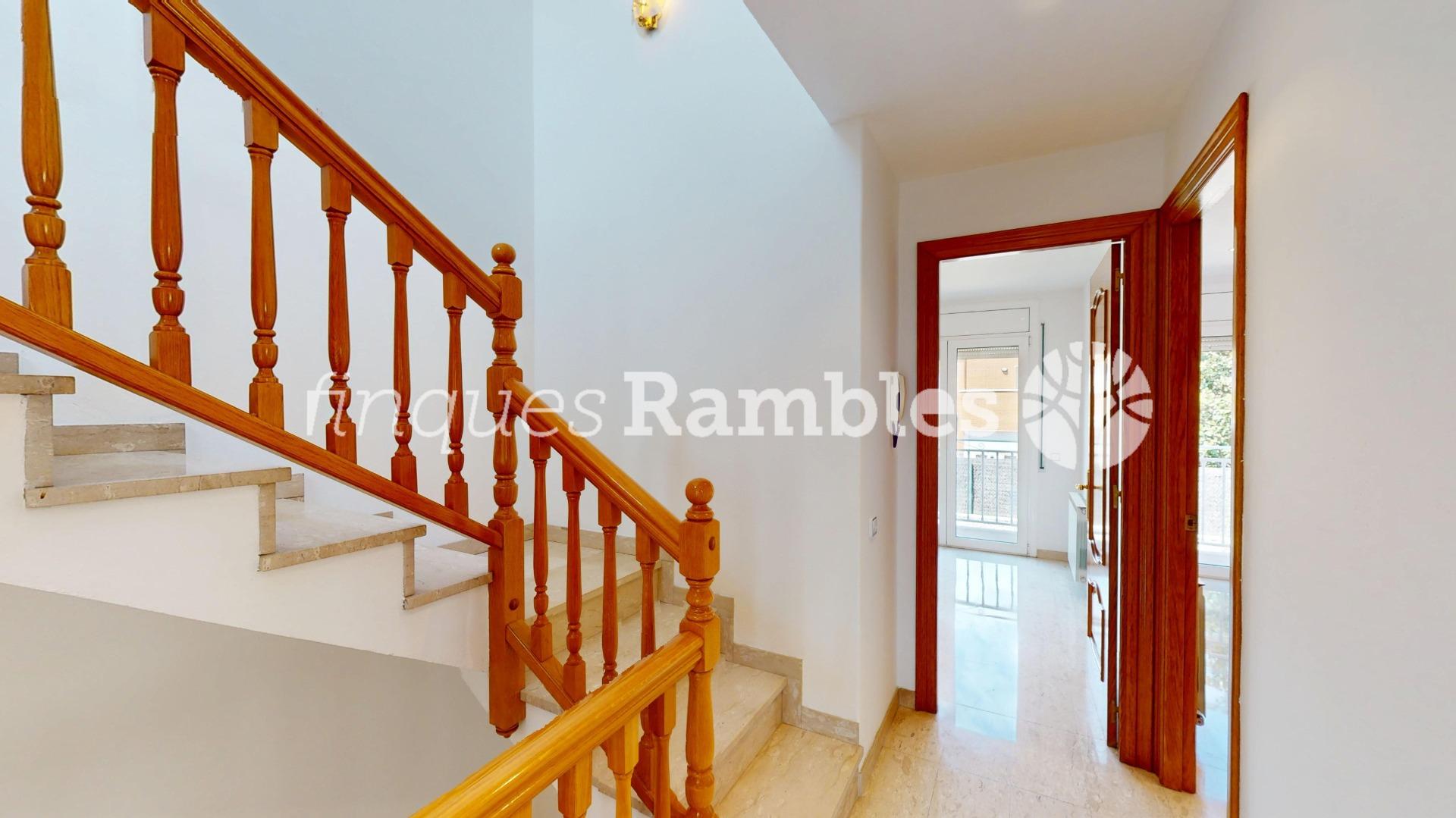 CASA EN VENTA A LES COMES, IMMILLORABLE UBICACIO!!!