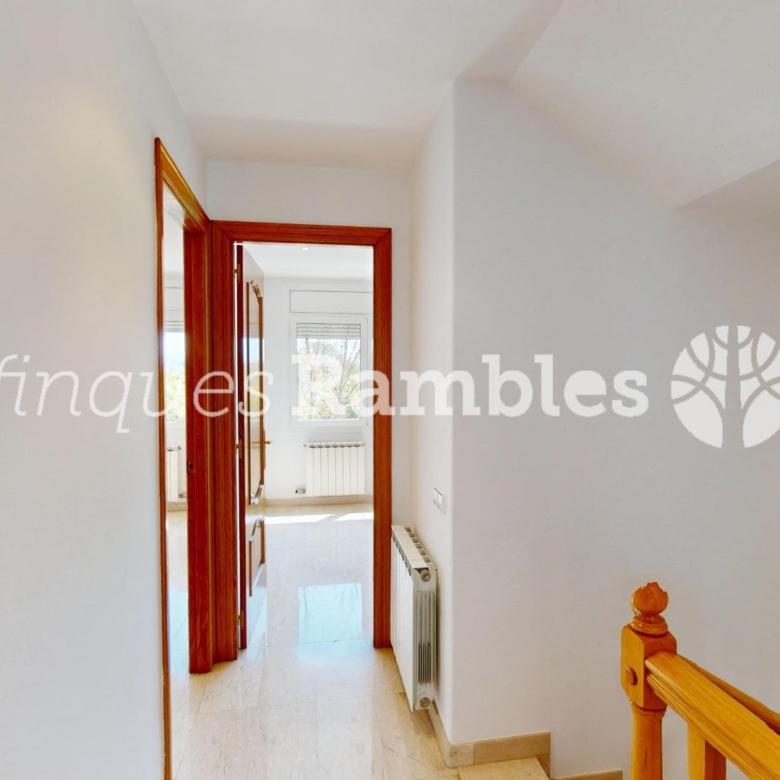 CASA EN VENTA A LES COMES, IMMILLORABLE UBICACIO!!!