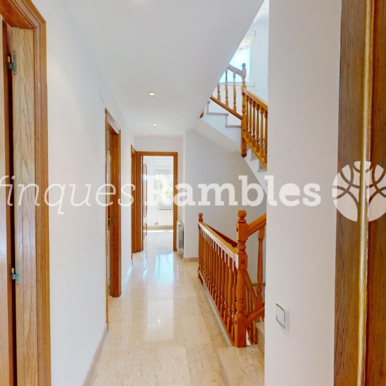 CASA EN VENTA A LES COMES, IMMILLORABLE UBICACIO!!!