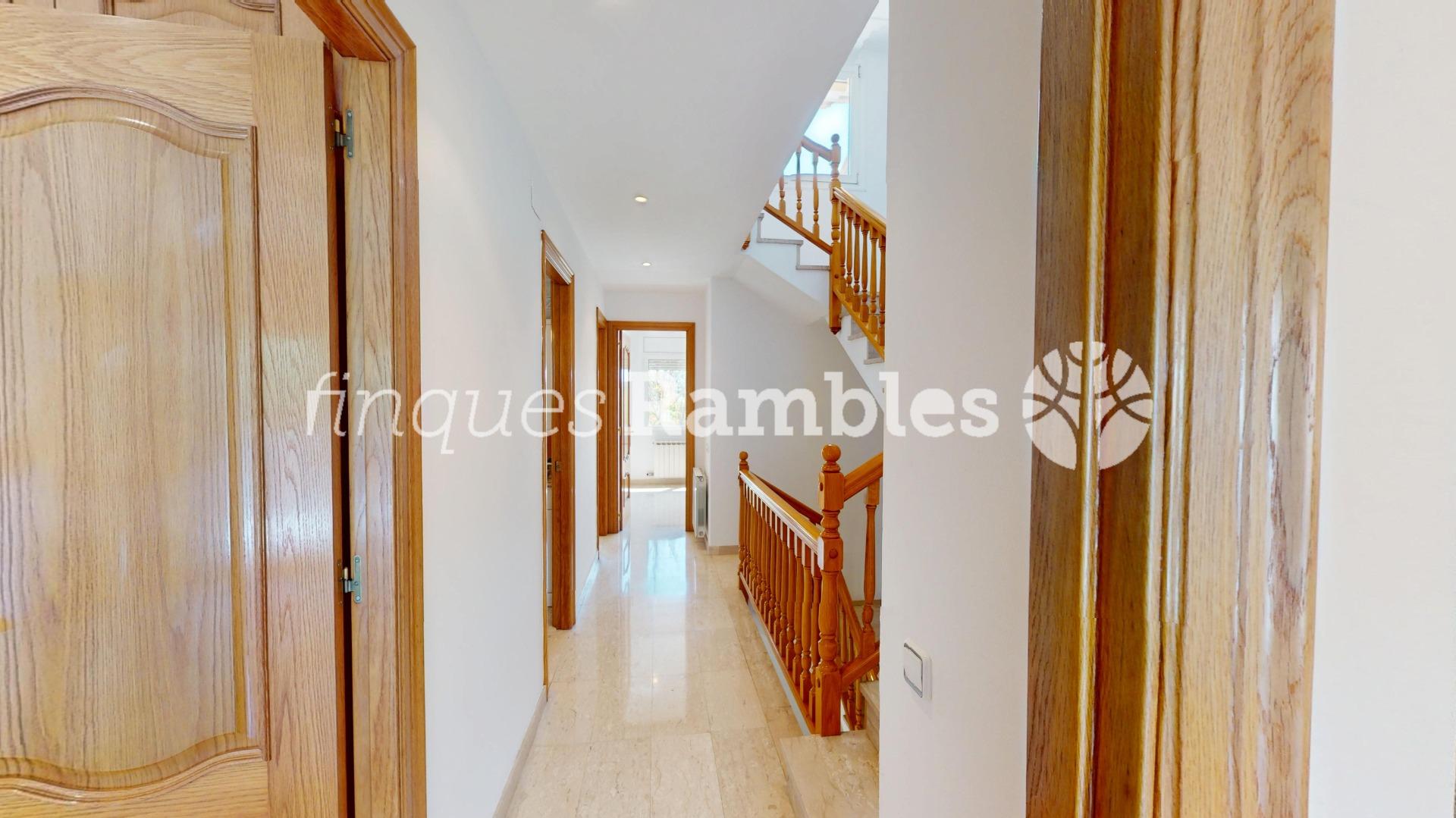 CASA EN VENTA A LES COMES, IMMILLORABLE UBICACIO!!!