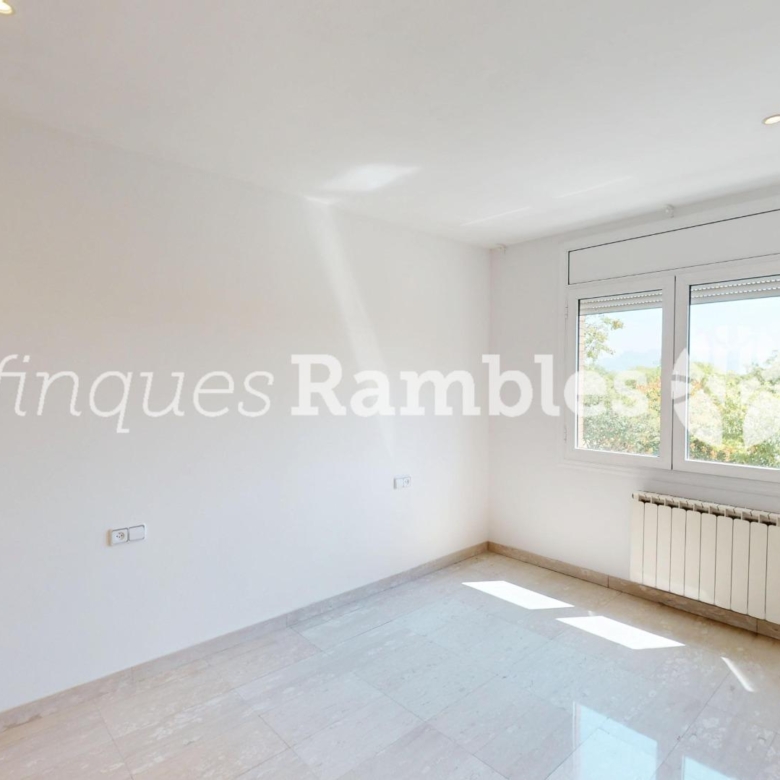 CASA EN VENTA A LES COMES, IMMILLORABLE UBICACIO!!!