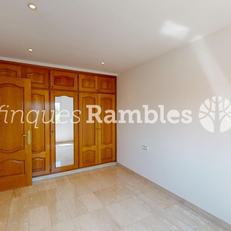 CASA EN VENTA A LES COMES, IMMILLORABLE UBICACIO!!!